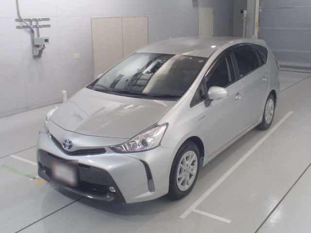 30121 Toyota Prius alpha ZVW41W 2016 г. (CAA Chubu)